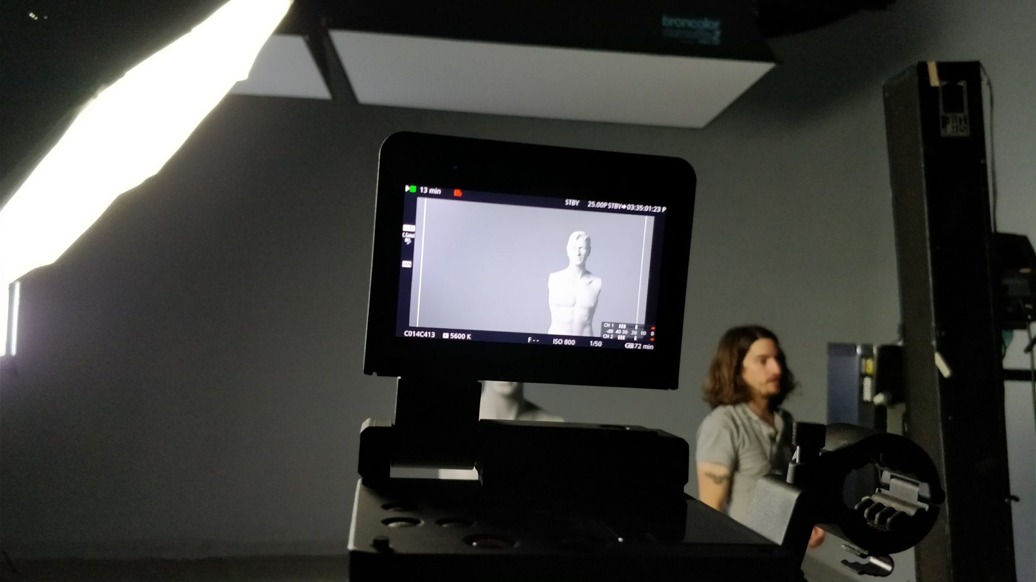 Kenneth Oribe en el rodaje de Laboral Kutxa con Laszlo Hace