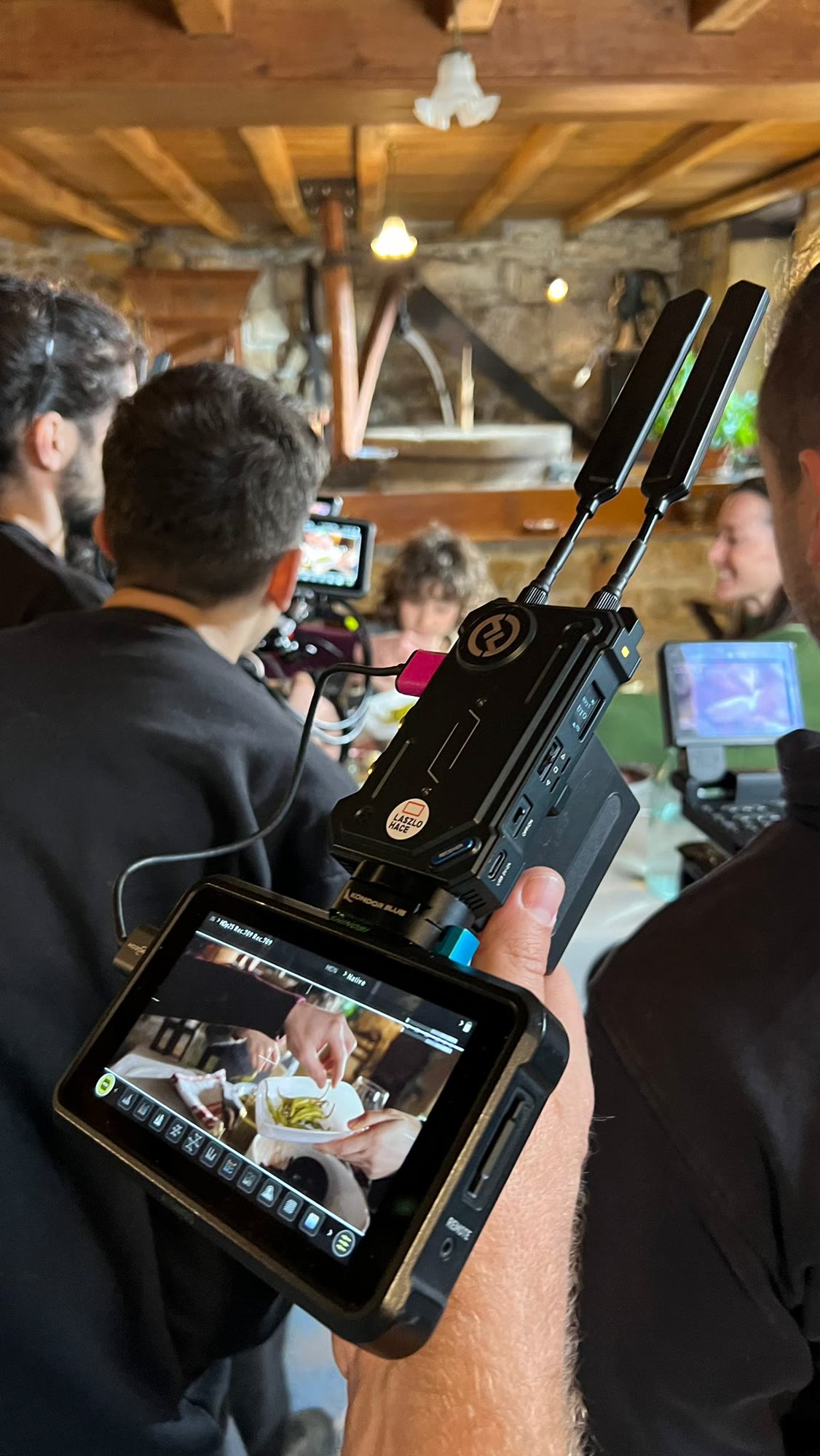 laszlo hace monitor rodaje gastronomico Monitor de dirección durante un rodaje gastronómico de LASZLO HACE en una localización rural